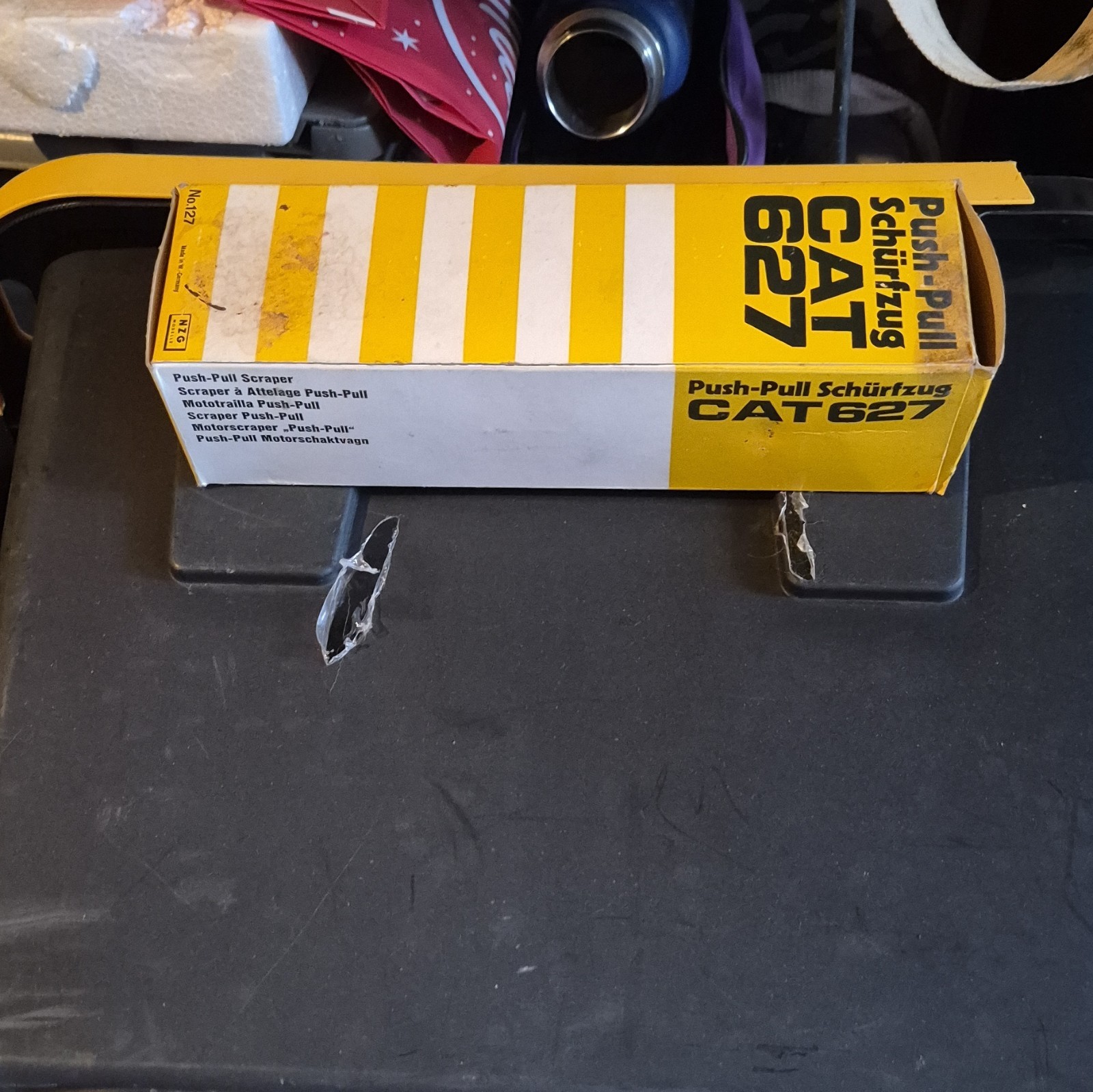 NZG CAT 627 Push-Pull Scraper 1:50 Yellow Diecast Model No.127