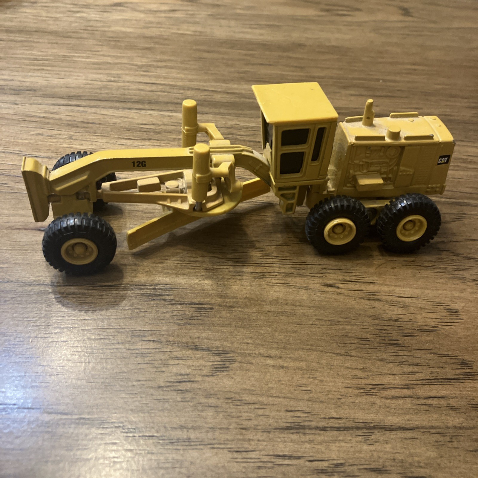 ERTL Diecast Caterpillar CAT 12G Motor Grader Scraper Articulated 1/64