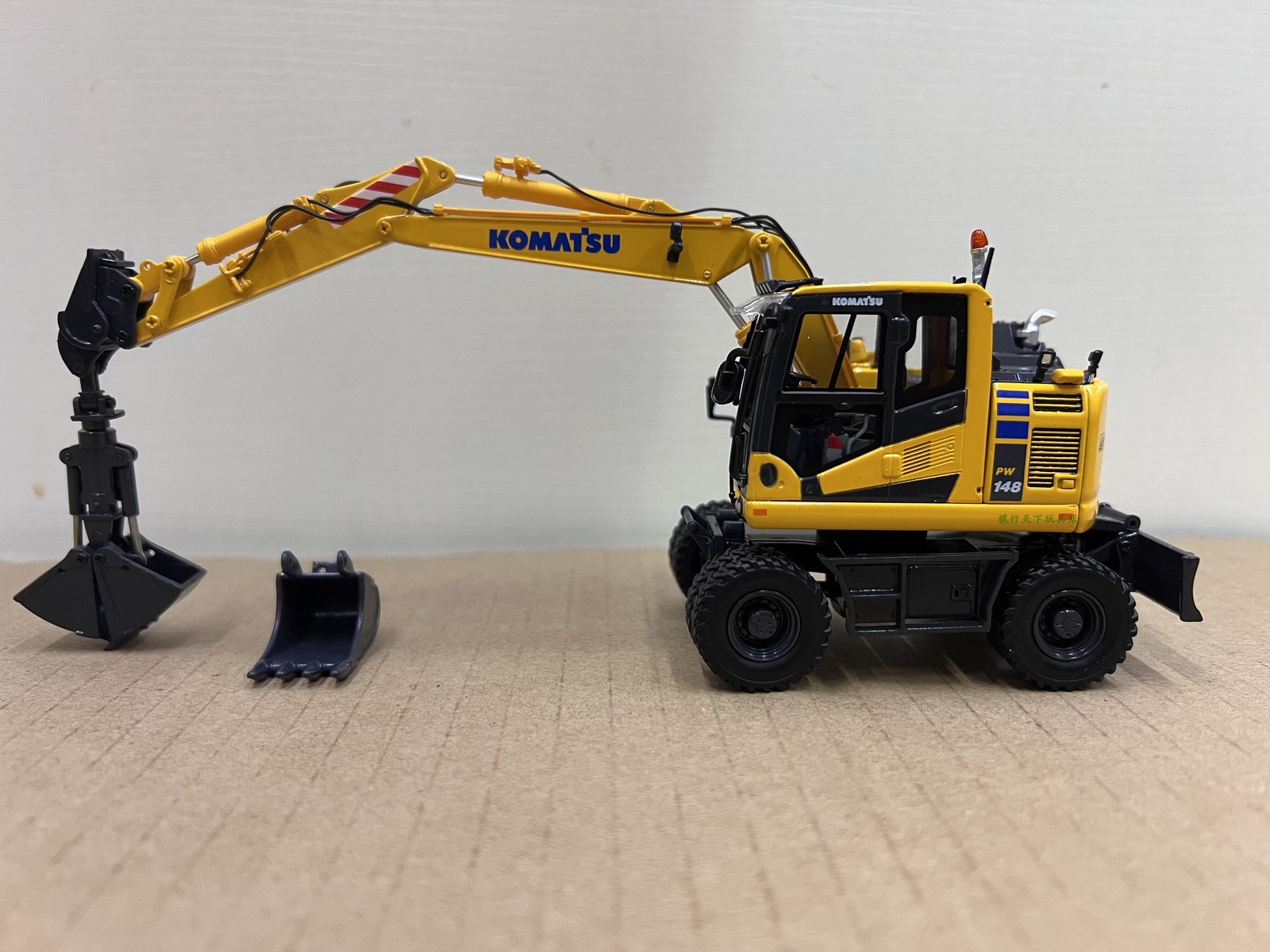 UH 8162 1:50 Komatsu PW148-11 Komatsu Wheel Multi Excavator Loader Model
