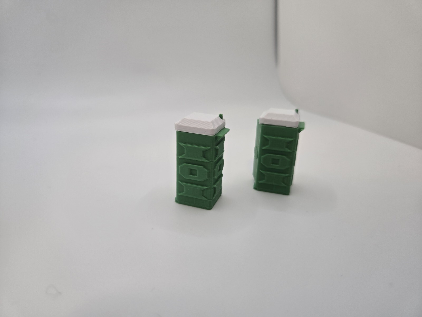 *2 pack* 1:64 scale porta-potty diorama accessory green with white top *2 pack*
