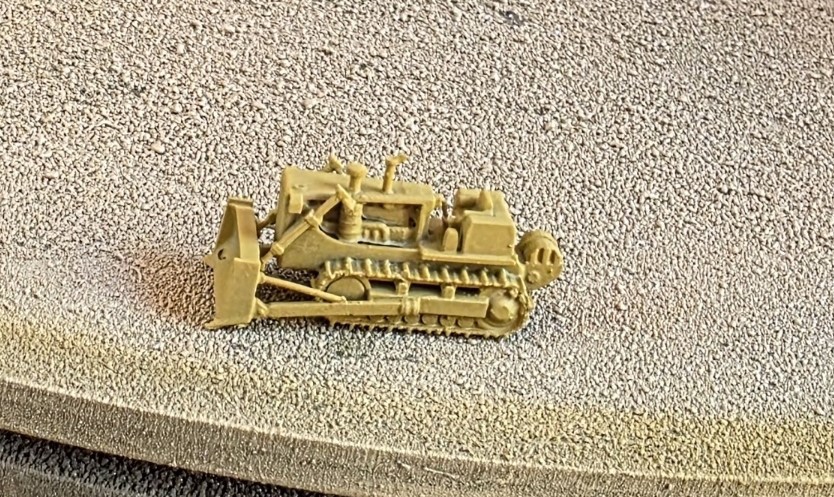 One 1/160 N scale Caterpillar D8 bulldozer, yellow! EXCLUSIVE!