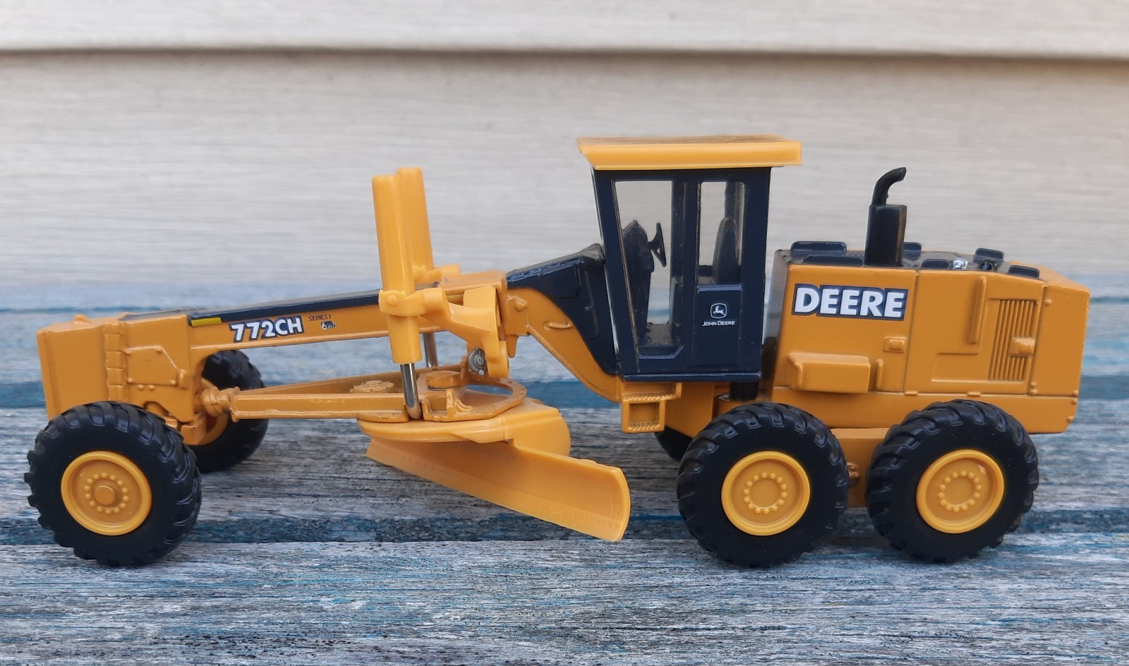 ERTL John Deere 772CH Grader Die Cast 1:50 Motor Road Blade Diecast