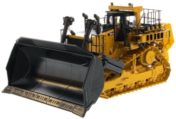 DIECAST MASTERS – CATERPILLAR D11T CD equipped with ripper accompanied by a figure…