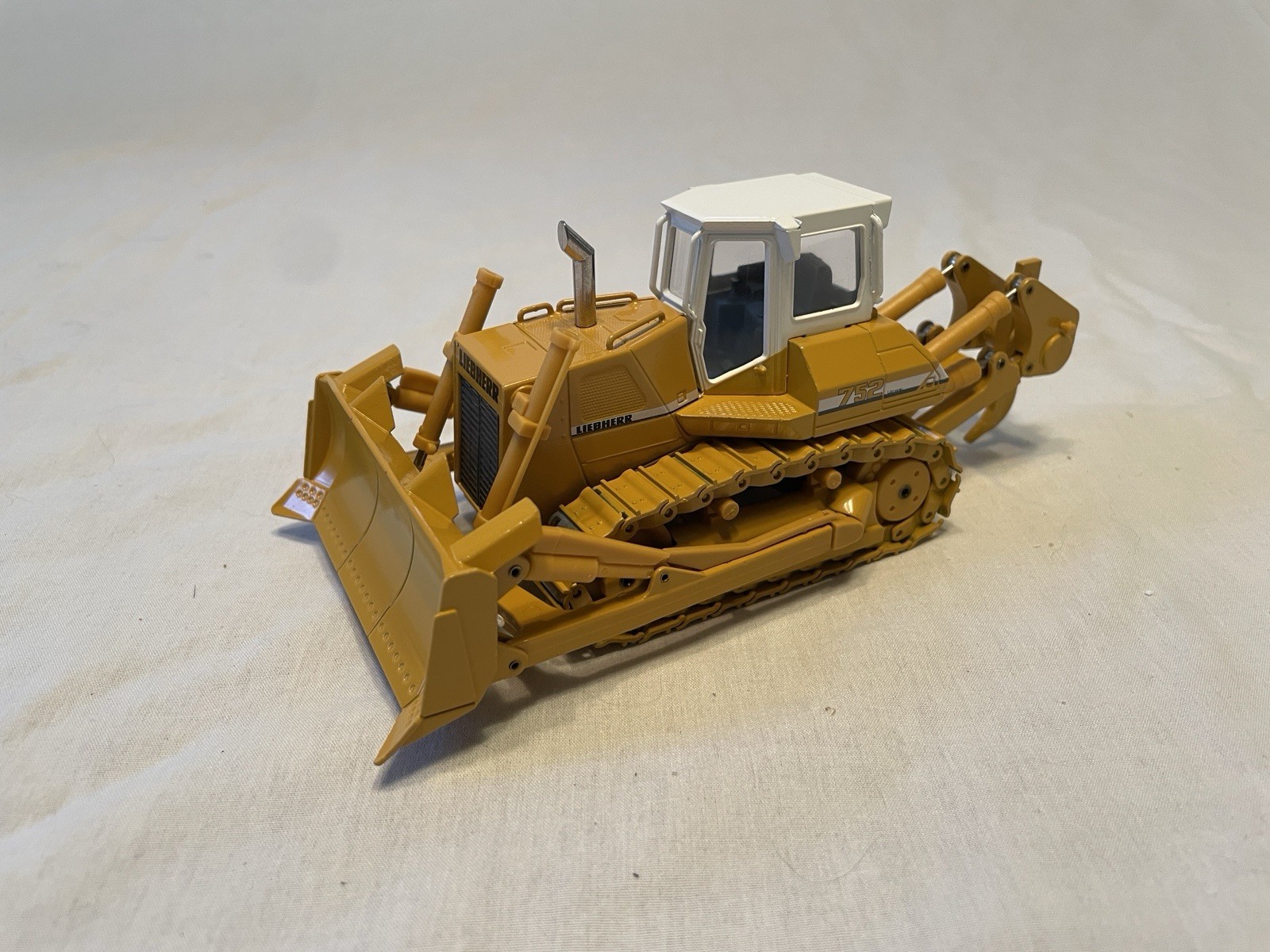 Conrad No. 2806 Liebherr The Crawler Tractor PR 752
