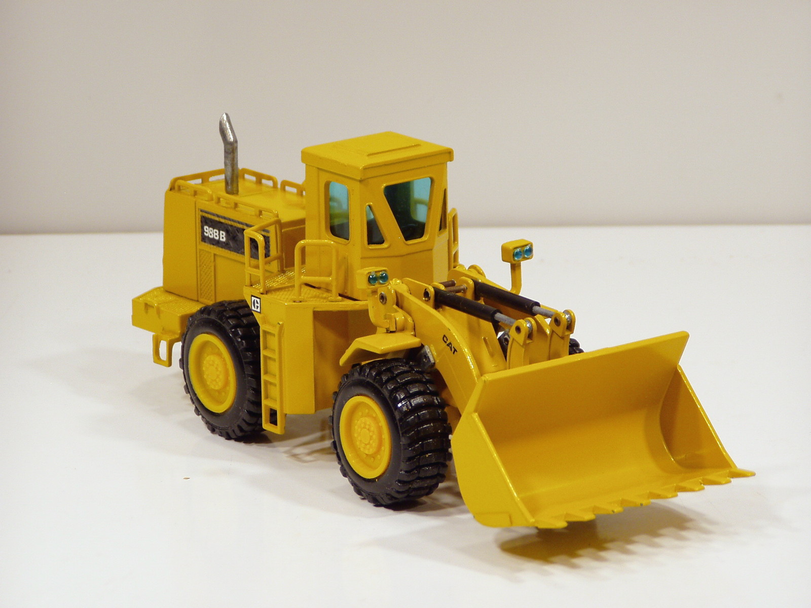 Caterpillar 988B Loader – o/c – b/s – 1/50 – NZG #167 – MIB