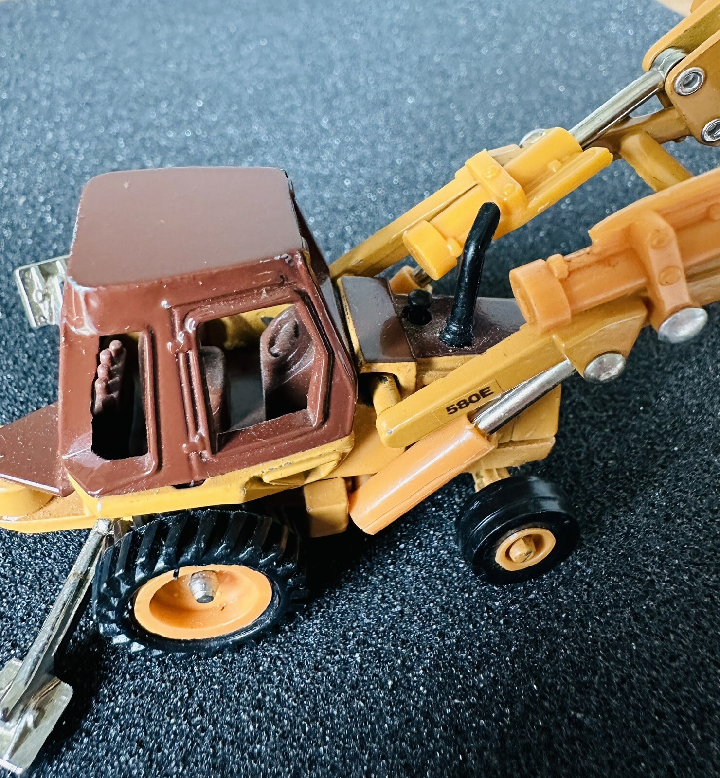 1/64 Ertl Case 580E Loader Backhoe Construction Toy Moving Parts Very Detailed