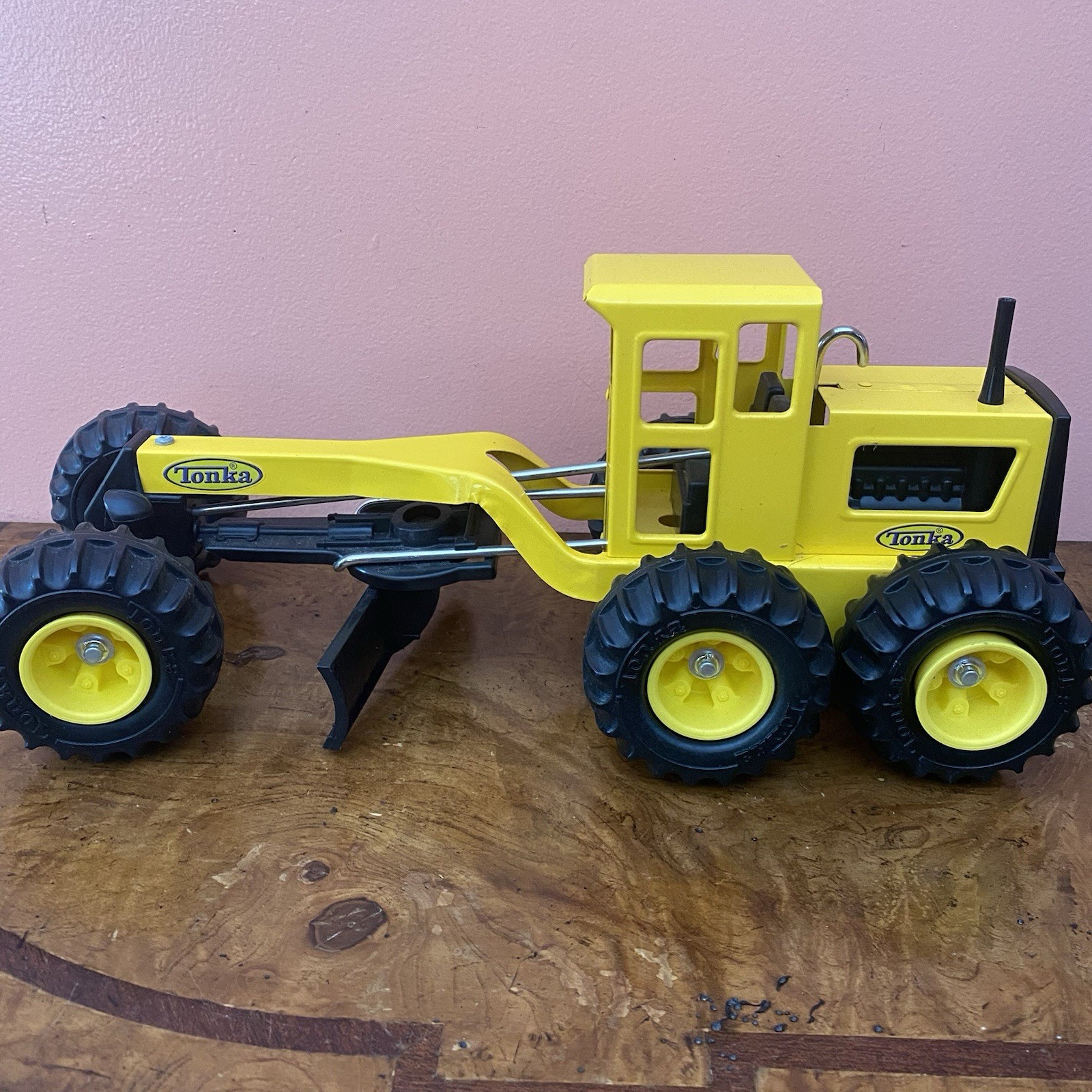 Vintage 1999 Tonka Pressed Steel Road Grader Tractor Toy (Lightly Used)