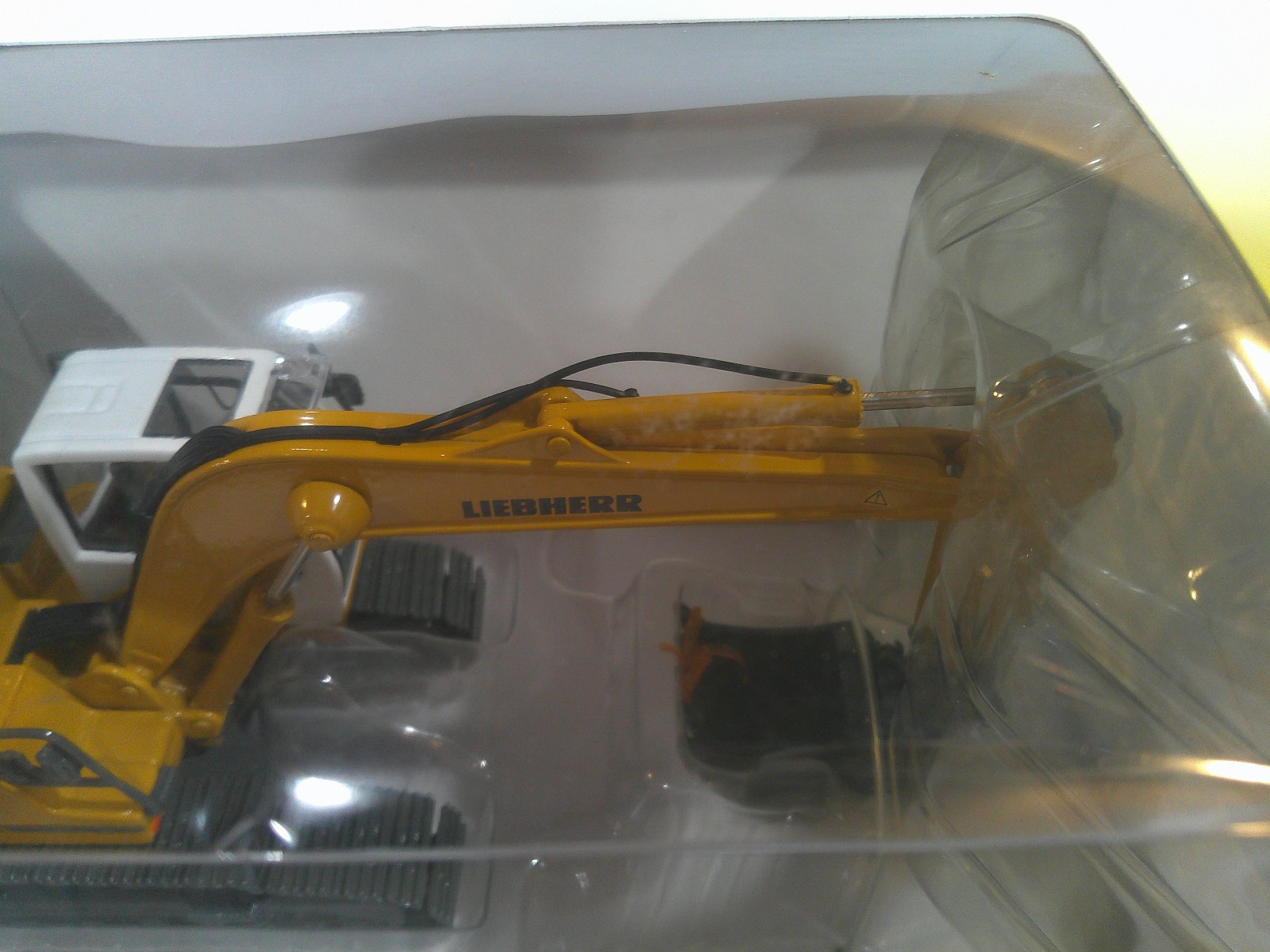 Norscot Liebherr R 904 C Track Hydraulic Excavator 1:50 Yellow Good++ Box
