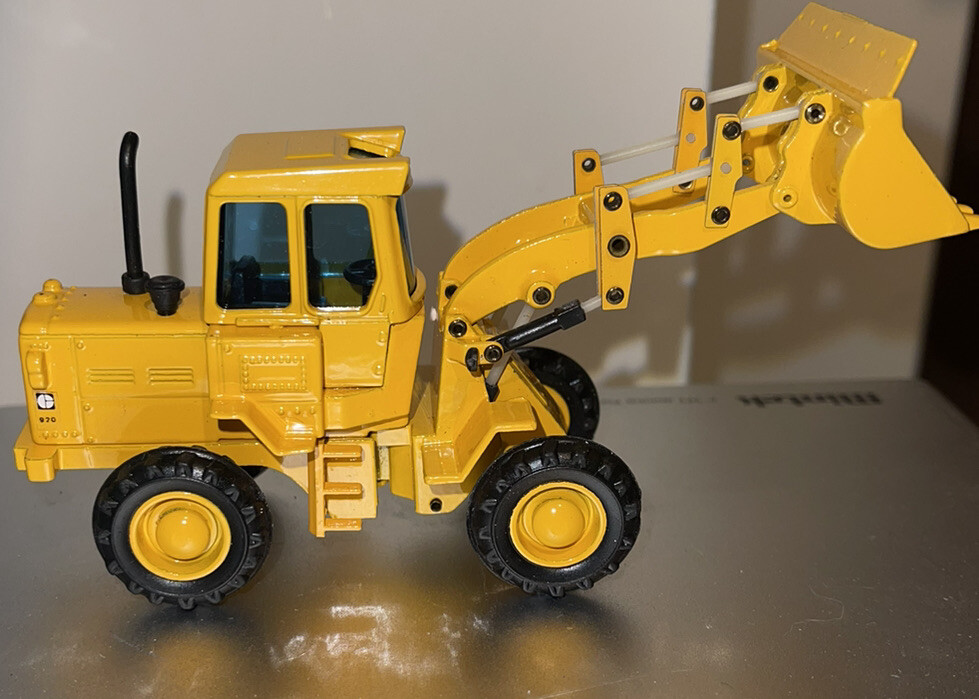VTG JOAL FRONT END LOADER 920 – 1:50 – No. 214 – Spain mint