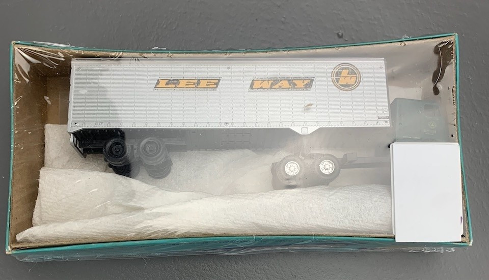 HO Scale Athearn Lee Way Semi-Truck & Trailer NIB! HO7674