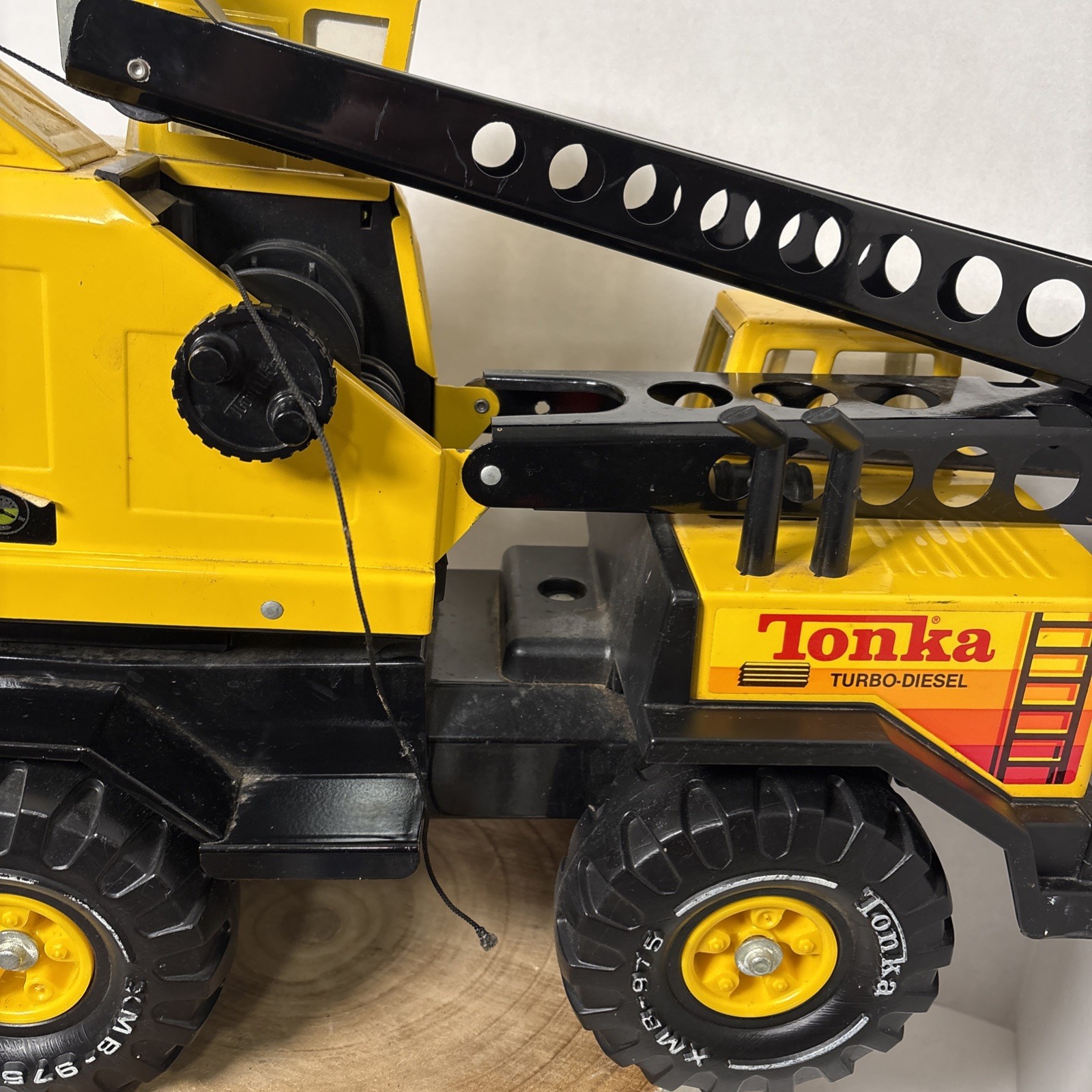 Vintage Die Cast Tonka Turbo Diesel XMB 975 Clam Bucket Crane Truck (No Bucket)