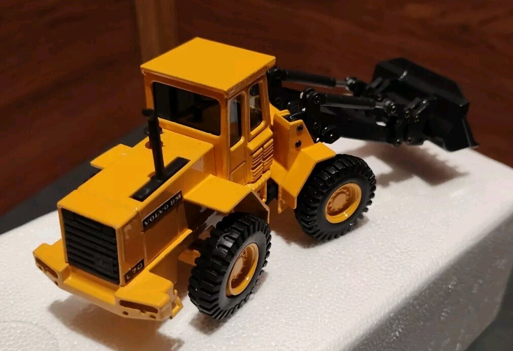NIB JOAL COMPACT VOLVO L70 1:50 DIE-CAST METAL & PLASTIC REPLICA MADE IN SPAIN