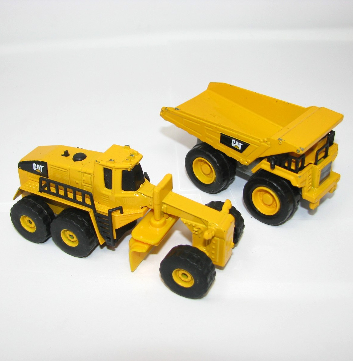 CATERPILLAR CAT 1:55 Diecast Yellow Road Grader, Dump Truck Funrise Toys