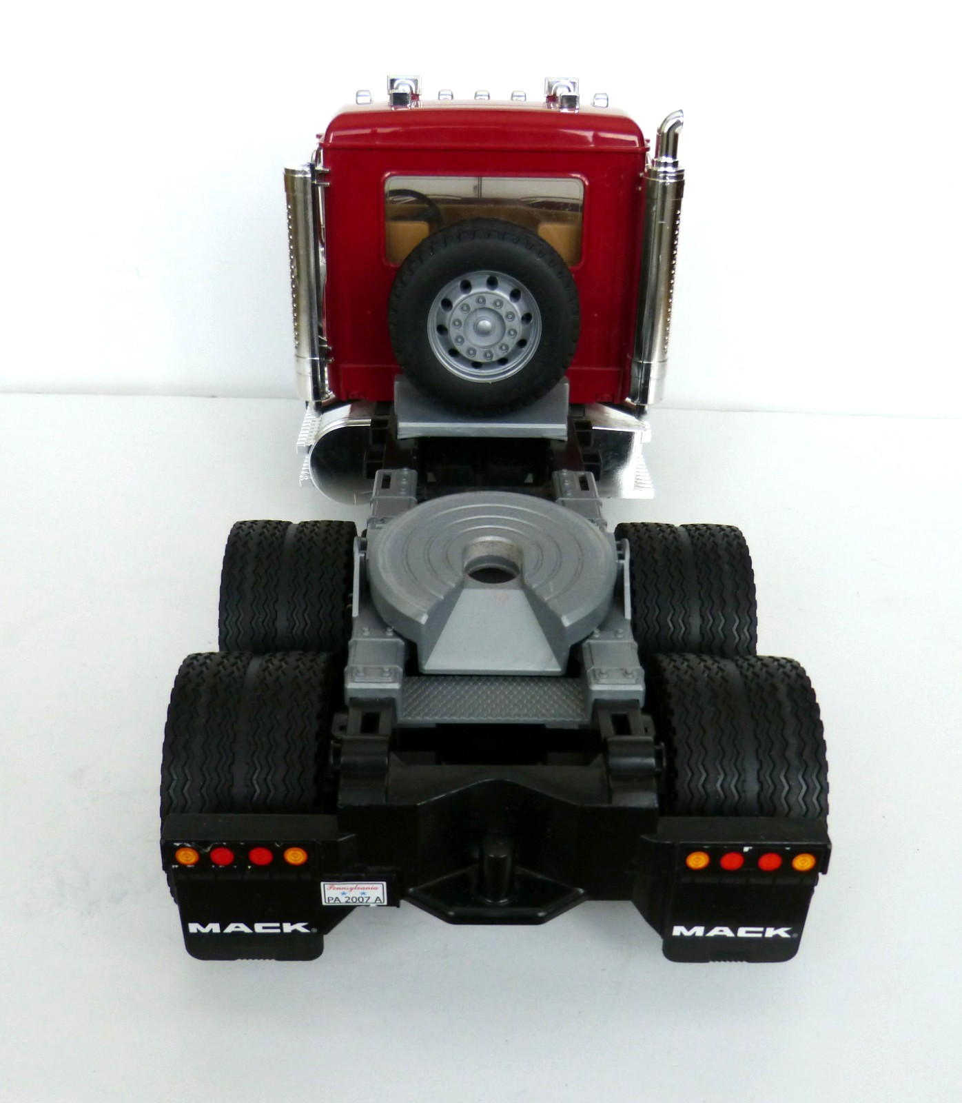 Bruder 19.5″ Mack Truck Semi-Tractor 2007 Germany READ