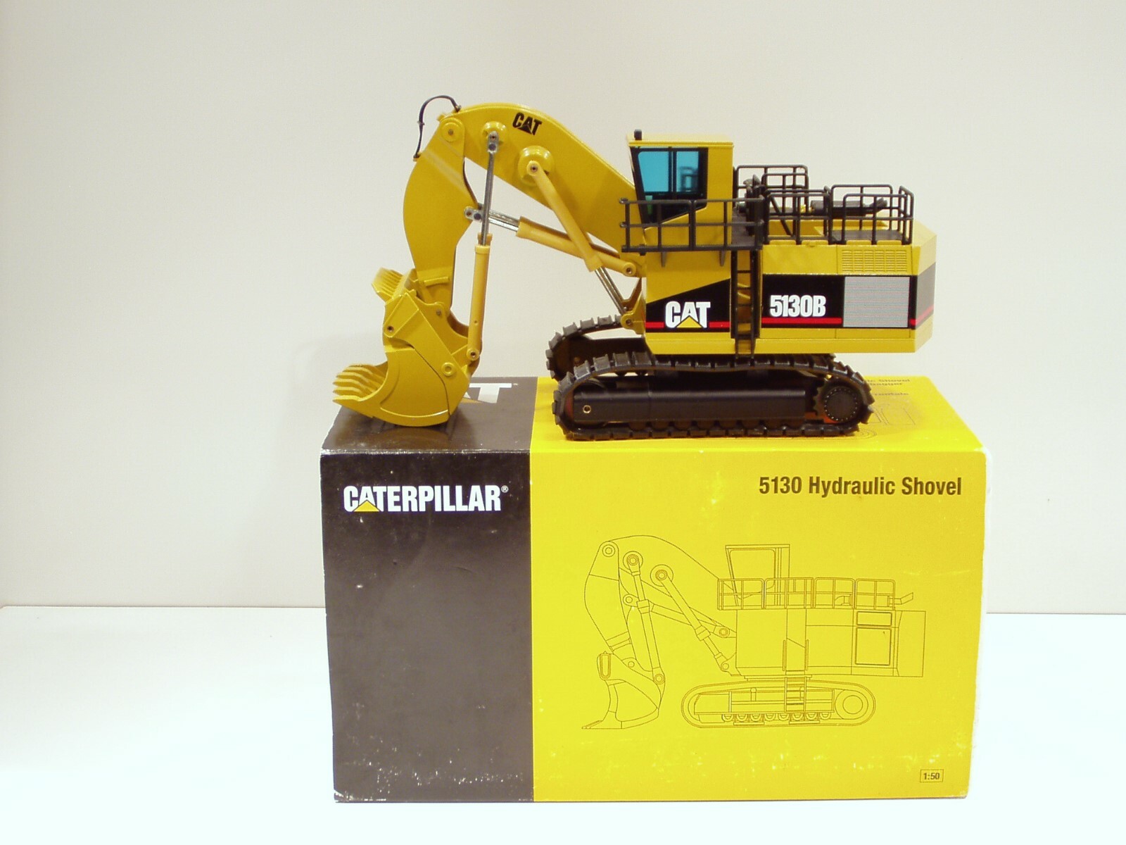 Caterpillar 5130B Shovel -1/50 – NZG #391 – MIB