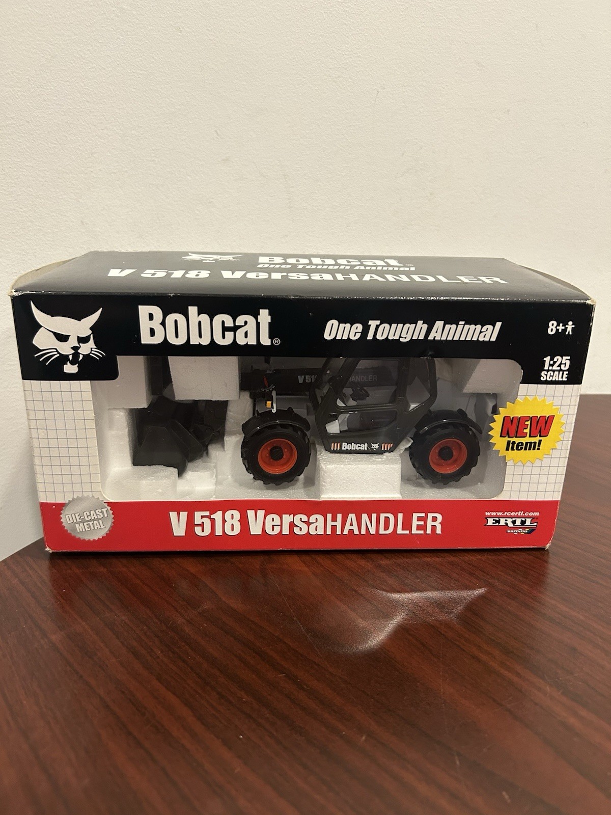 ERTL Bobcat V 518 VersaHandler 1/25th Scale New In Box