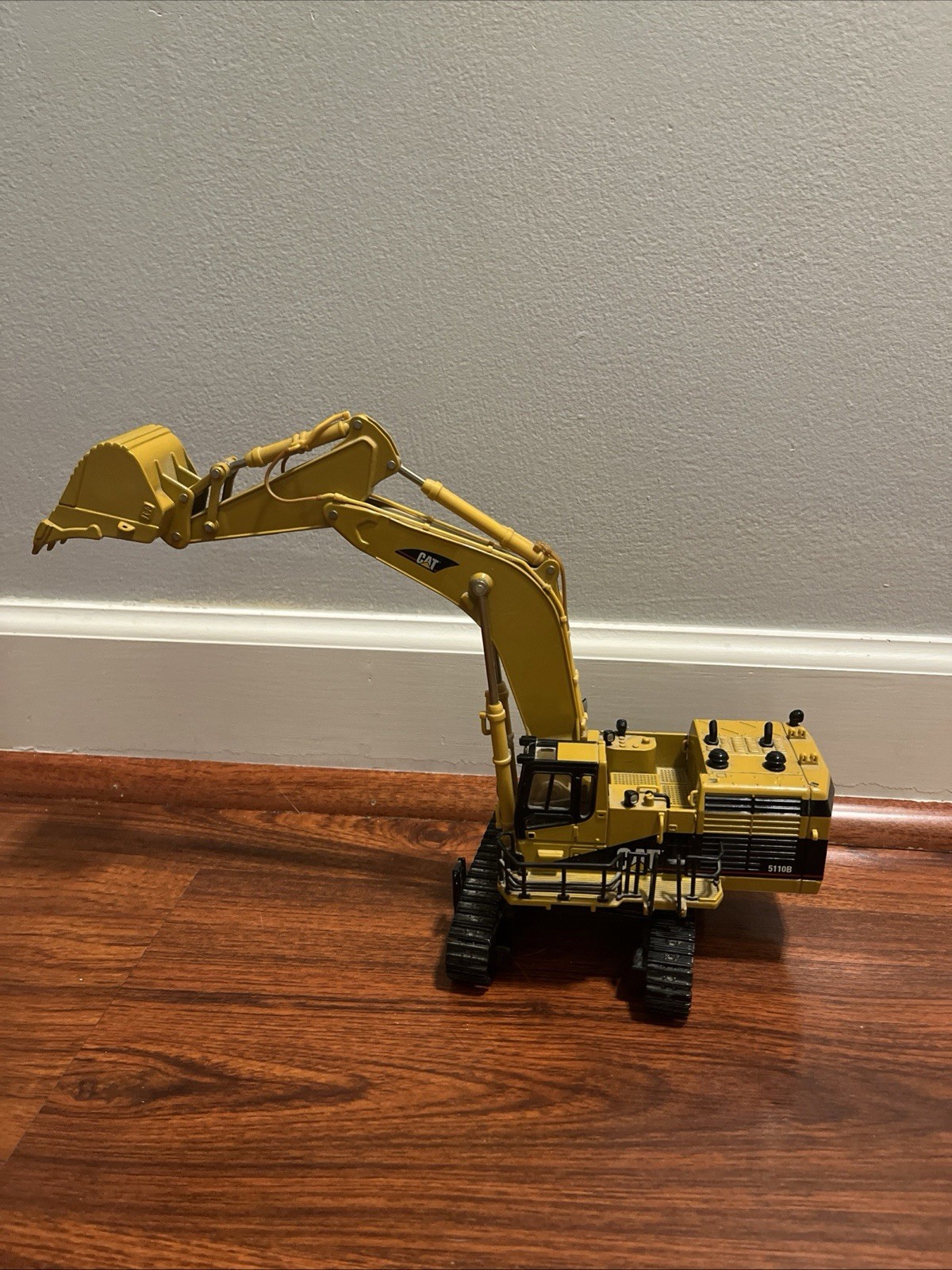 1:50 Caterpillar 5110B Front Shovel Excavator Model 85098 By Diecast Masters
