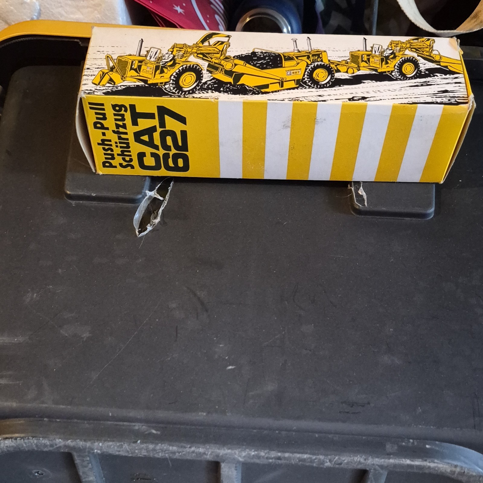NZG CAT 627 Push-Pull Scraper 1:50 Yellow Diecast Model No.127