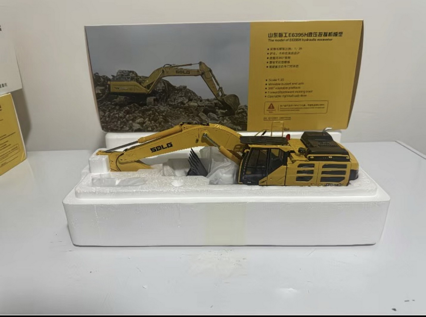 1/35 Scale SDLG E6395H Hydraulic Excavator Diecast Model Collection Toy Gift