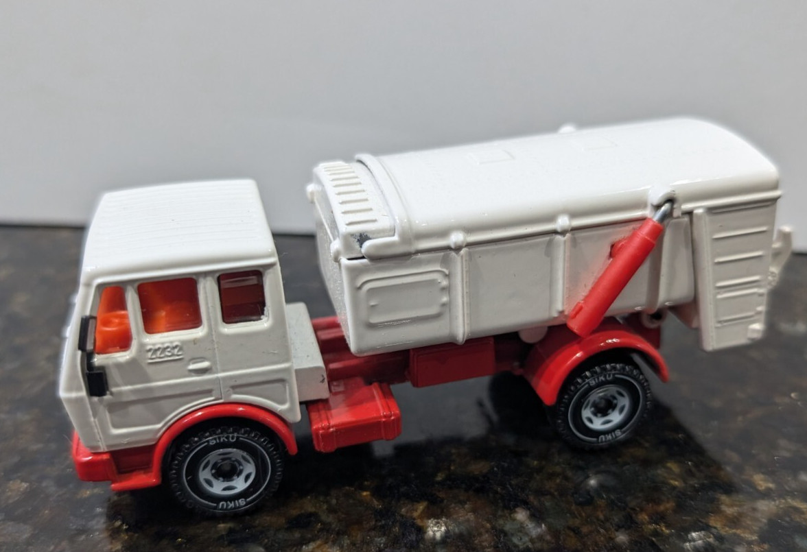 Siku 1:55 Scale 2511 Mercedes 2232 Garbage Refuse Truck White/Red Diecast Model
