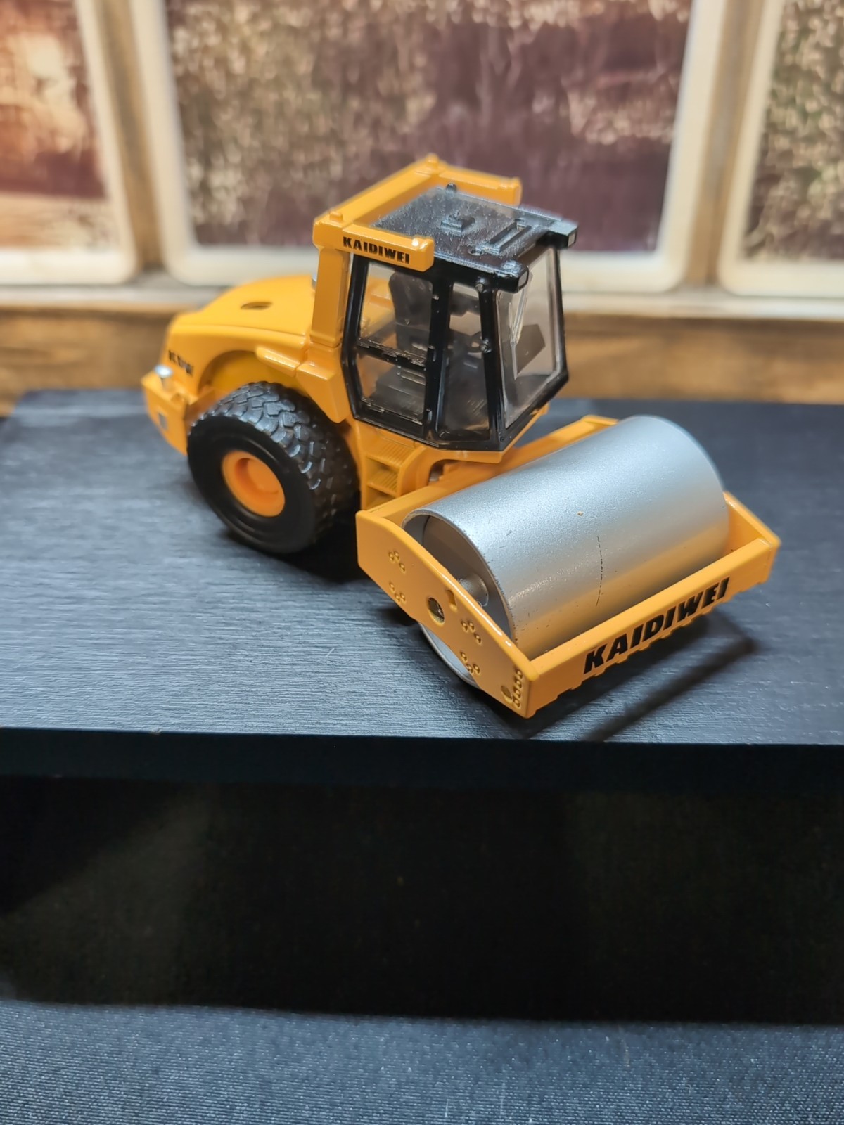 1:50 Scale Diecast Road Roller Toy Model Metal Construction Vehicle Kaidiwei