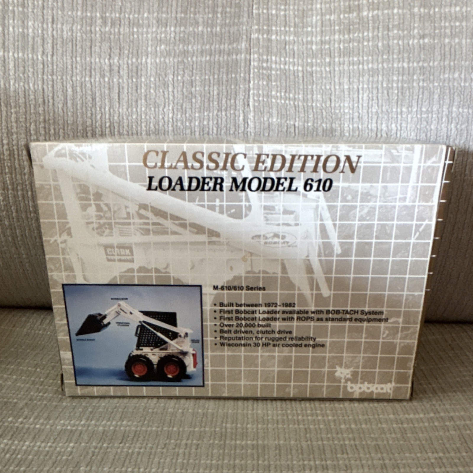 Melroe Bobcat Loader Model 610 Classic Edition 1:25 Diecast Metal