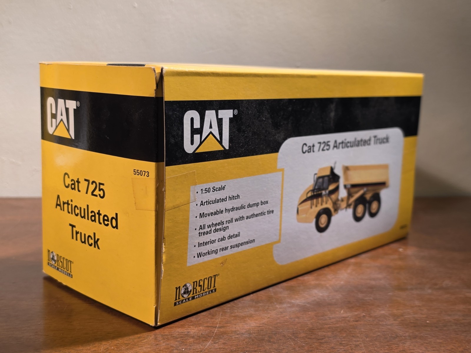 Norscot Caterpillar Diecast CAT 725 Articulated Truck 1:50 Scale 2001 55073