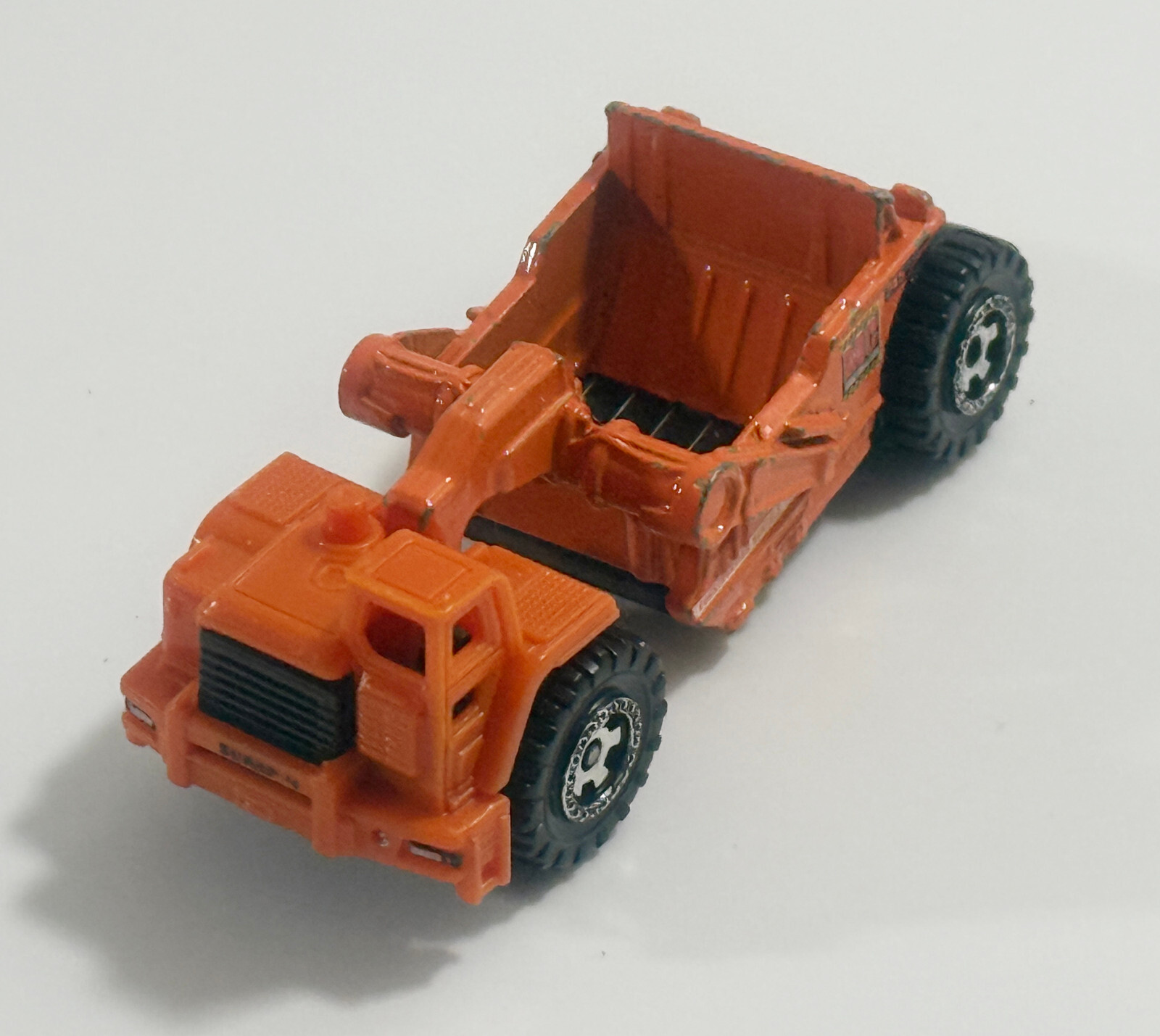2007 Mattel Matchbox Orange Scraper MC 745 Construction Rentals Diecast Plastic