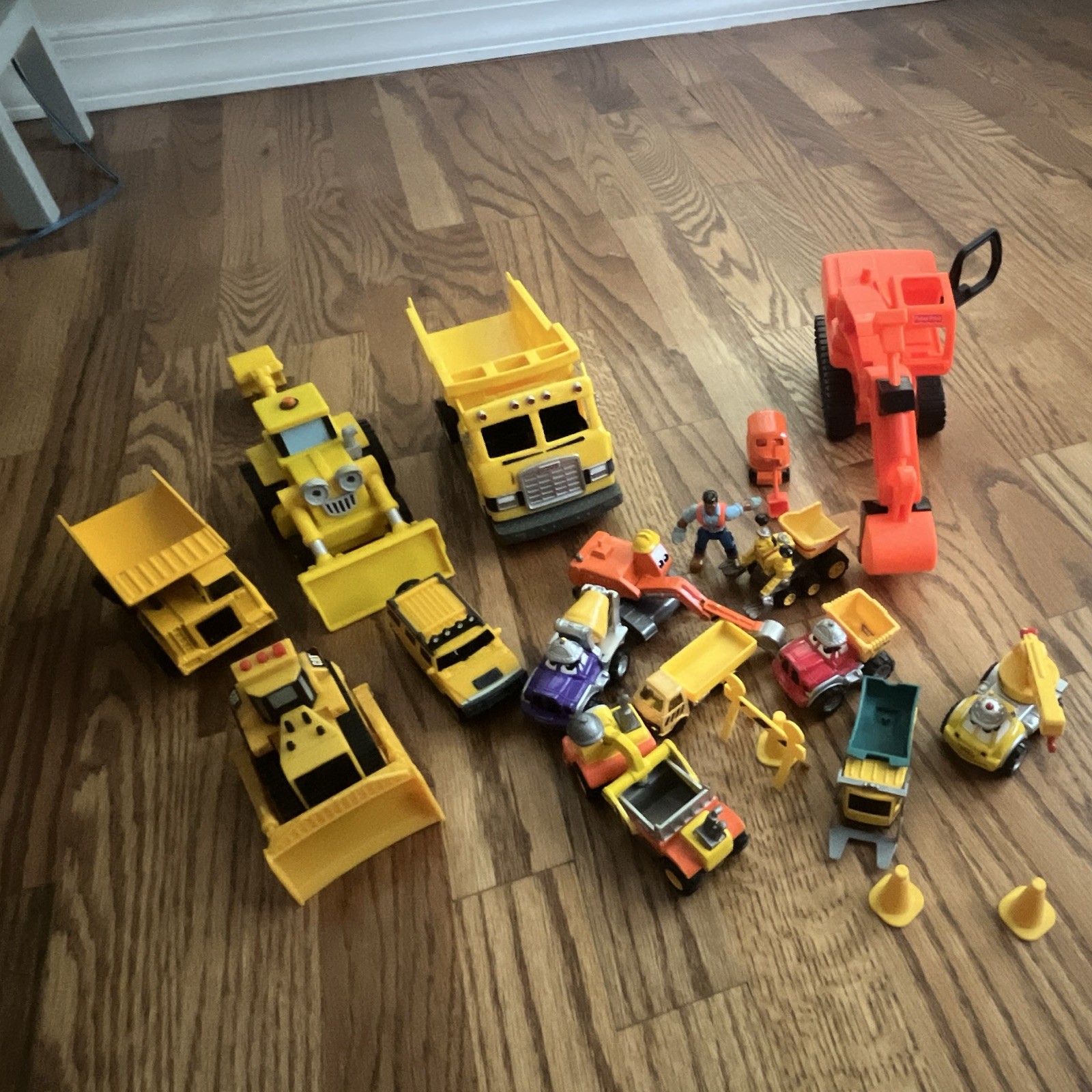 Plastic Toy Construction Vehicle Lot: Dump Trucks, Bulldozer, Excavator, Figures