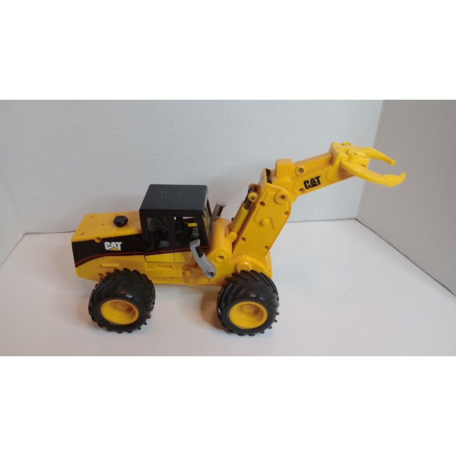 Matchbox 1998 CAT Power Machine Grappler Construction Equipment (NOT WORKING)