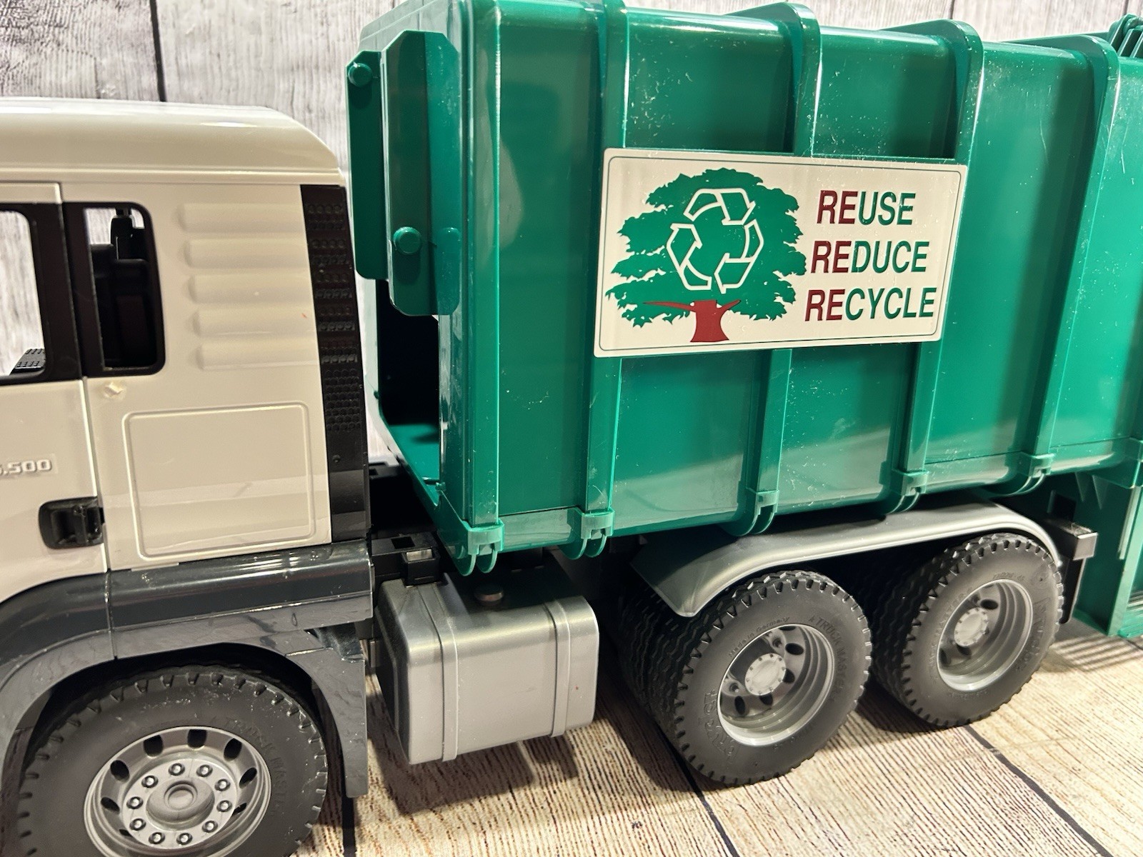 Bruder MAN TGS Recycling Truck 1/16 03763 Green Garbage Bin Loader Germany