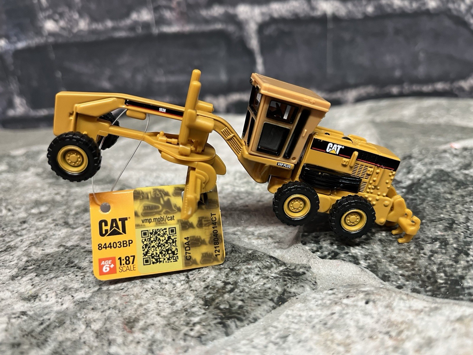 Genuine CAT 163H Motor Grader 1:87 Scale (toys)
