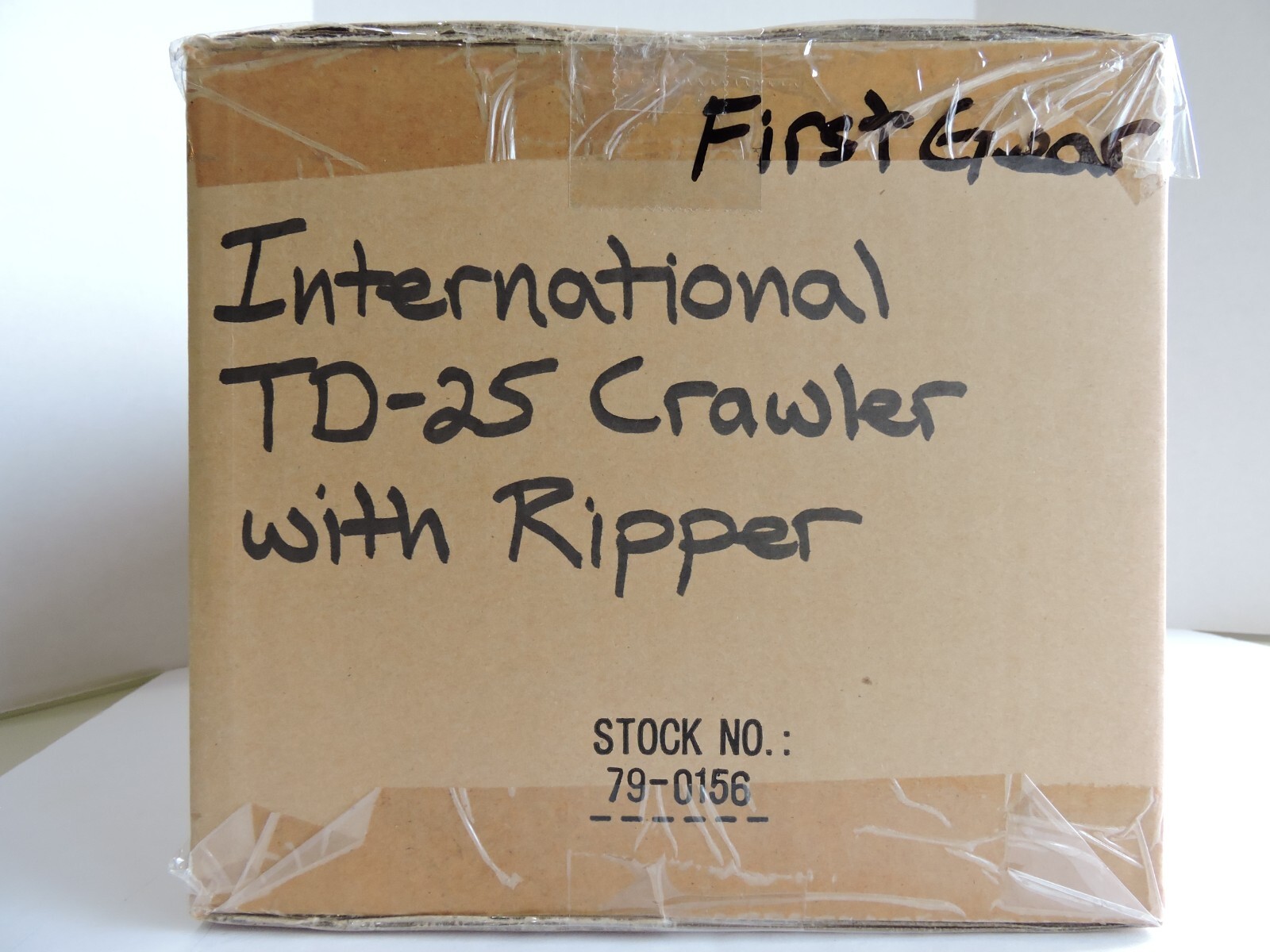 2002 VINTAGE First Gear IH TD-25 Crawler with Ripper 1/25th Scale Replica NIB