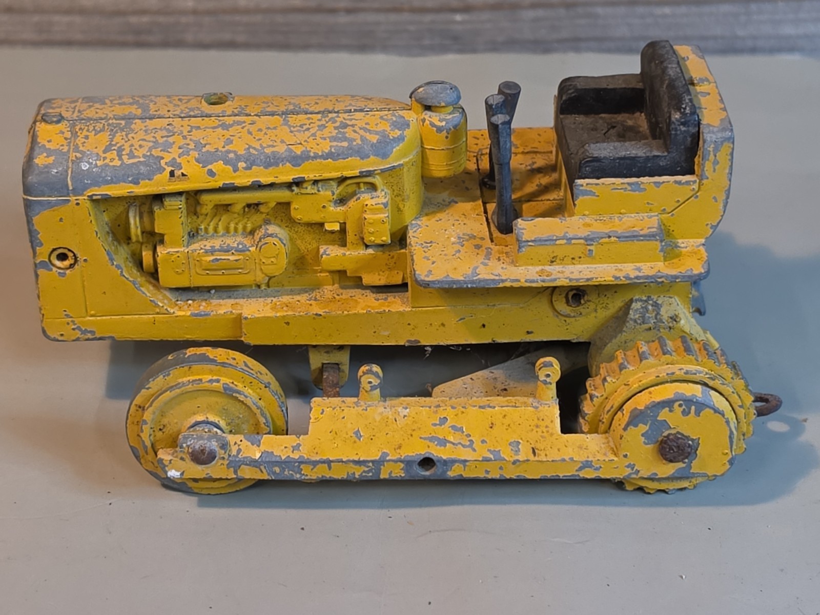 Vintage Eska 1:24 Die-Cast Caterpillar D-6 Dozer Bar Grille For Parts/Repair USA