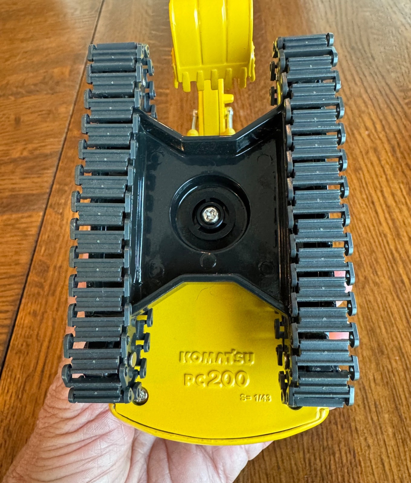 Galeo Komatsu PC200 Excavator 1:43 scale NIB