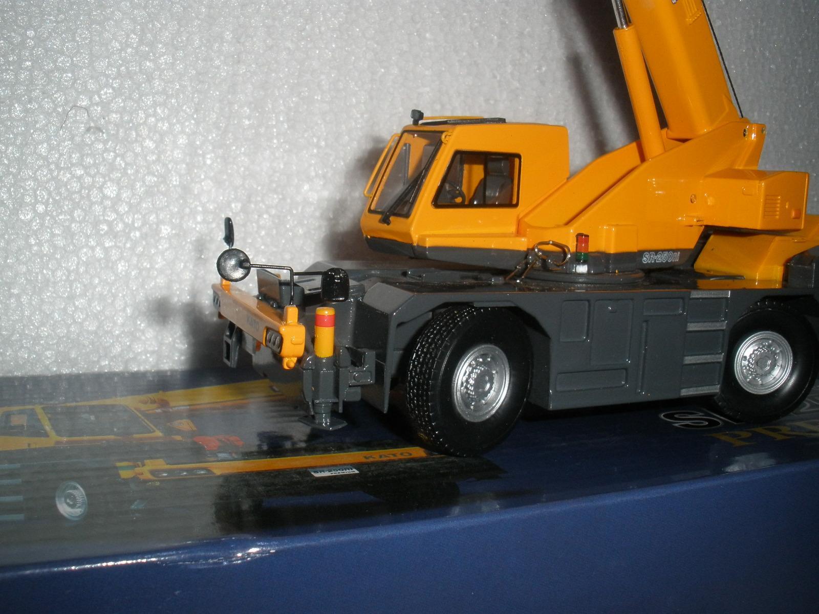 1/50 KATO SR-250Ri Premium Roughter Rough Terrain Off road Crane DieCast Model
