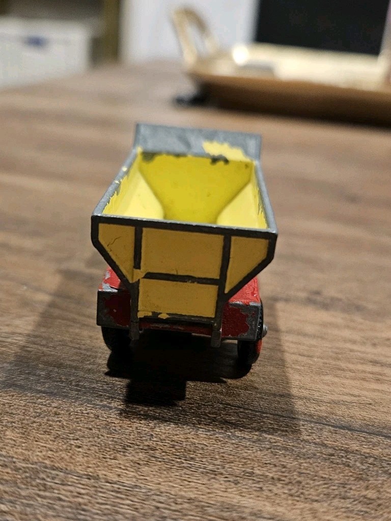 Matchbox Diecast Grit-Spreading Truck Red Yellow Vintage Construction Vehicle