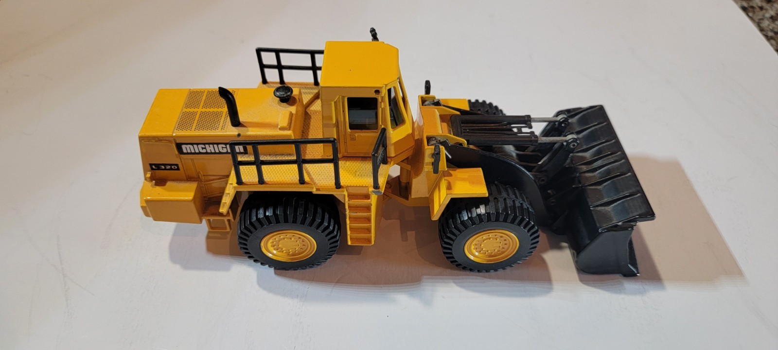 Joal Michigan L320 Wheeled Loader 1:50 Spain No Box