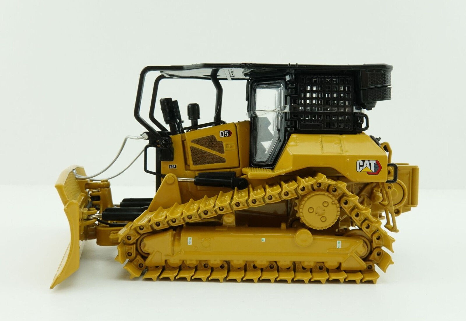 DIECAST MASTERS – Bull CATERPILLAR D5 LGP Forestry – 1/50 – DCM85952
