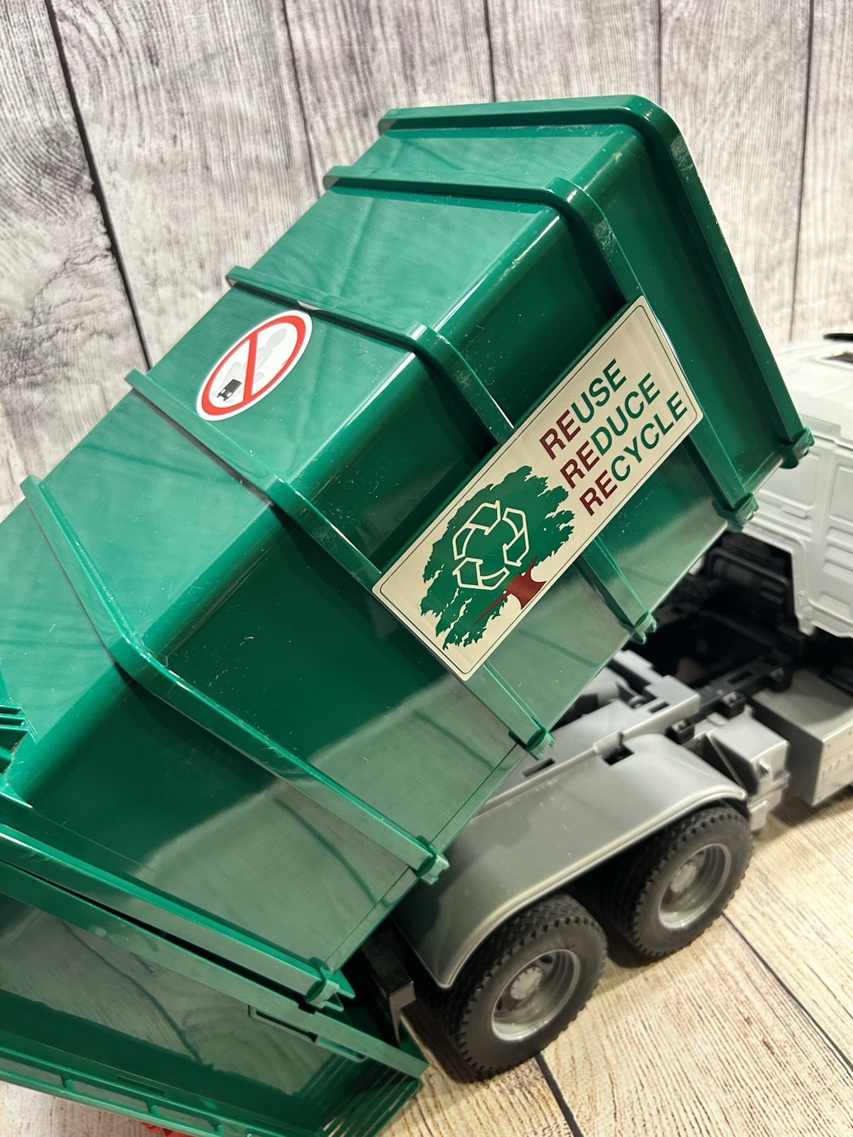 Bruder MAN TGS Recycling Truck 1/16 03763 Green Garbage Bin Loader Germany