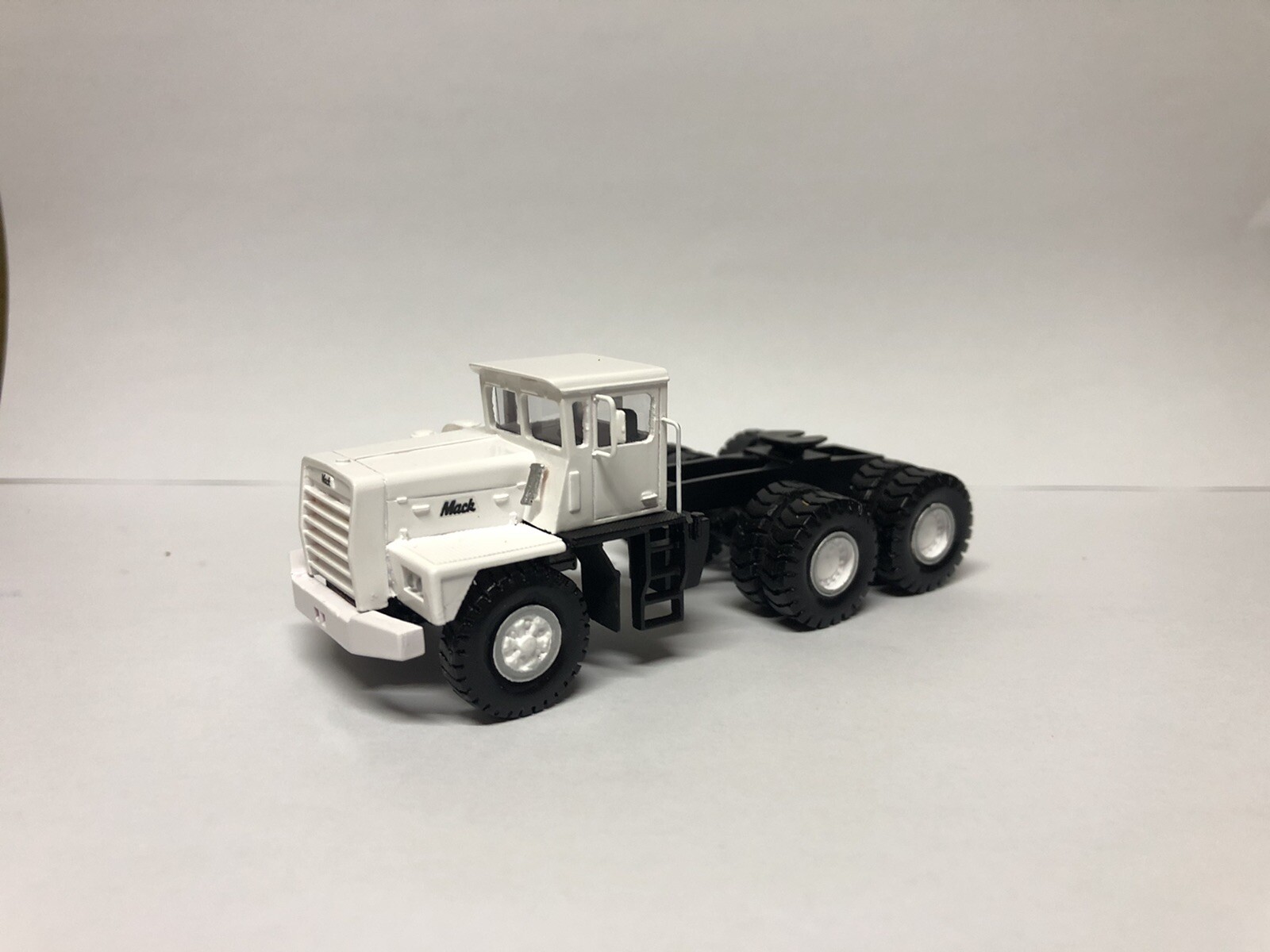 HO 1/87 MACK M-45SX Tractor – Ready Made Resin Model – Any Colour Available!