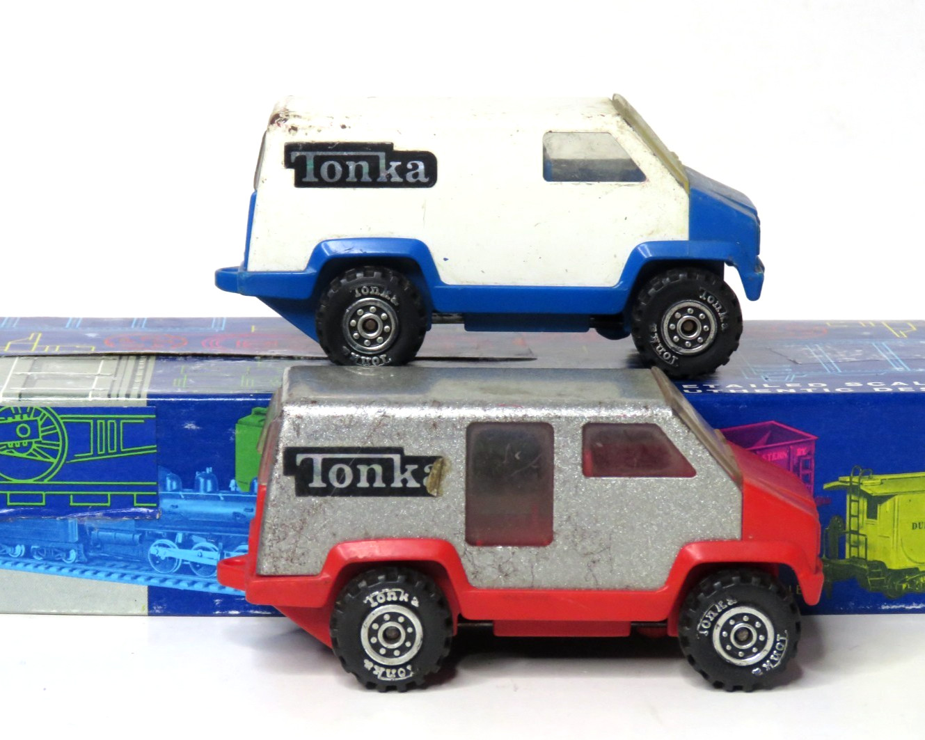 ONE PAIR VINTAGE TONKA VAN 1978 & 1977 SRAMBLERS VANS STEEL & PLASTIC SOLD AS IS