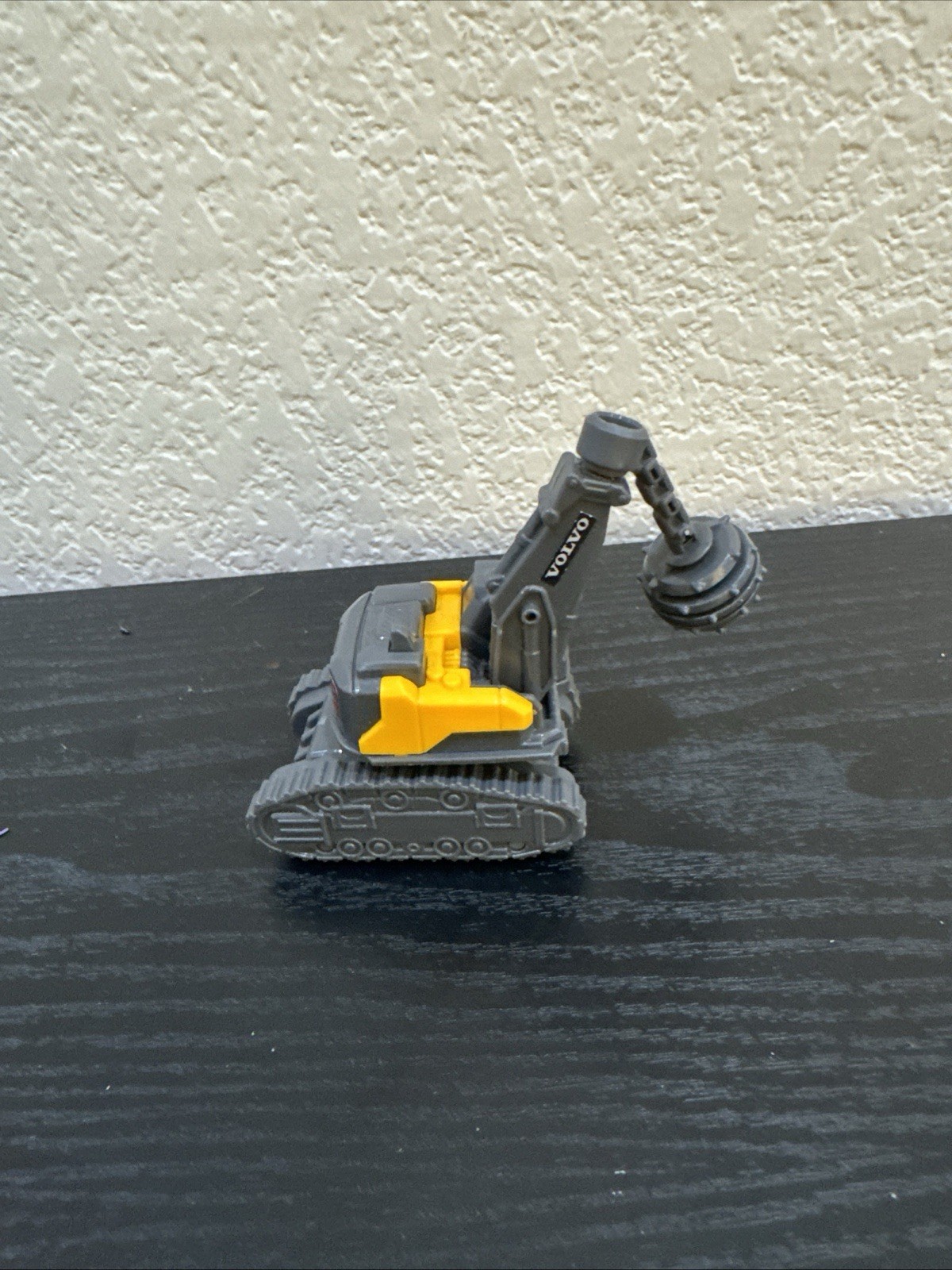 Volvo Plastic Excavator Construction Toy Vehicle Loose Tracked Digger