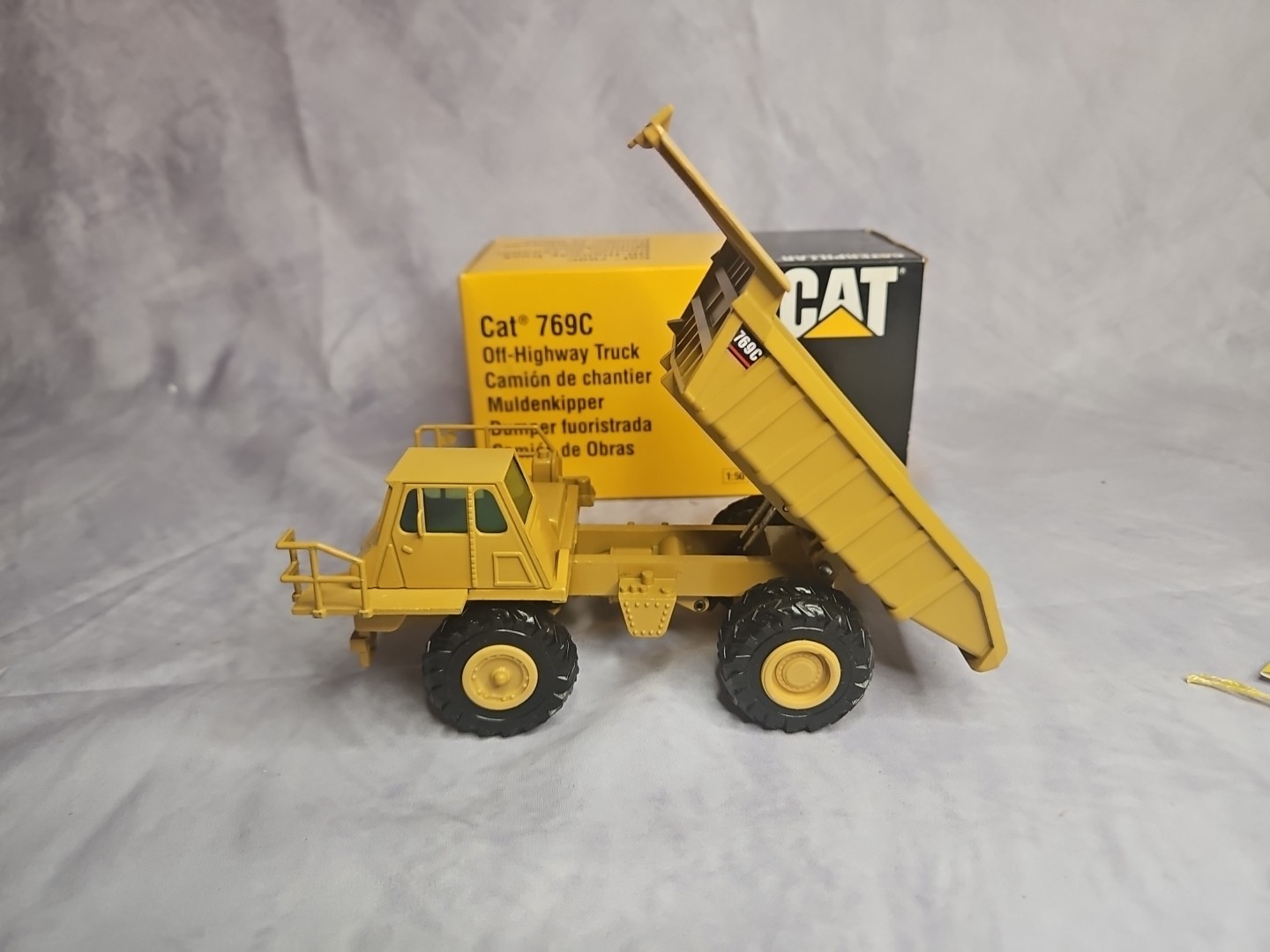 NZG 1:50 CAT 769C Dump Truck No.222 Die Cast Caterpillar Germany in box T44