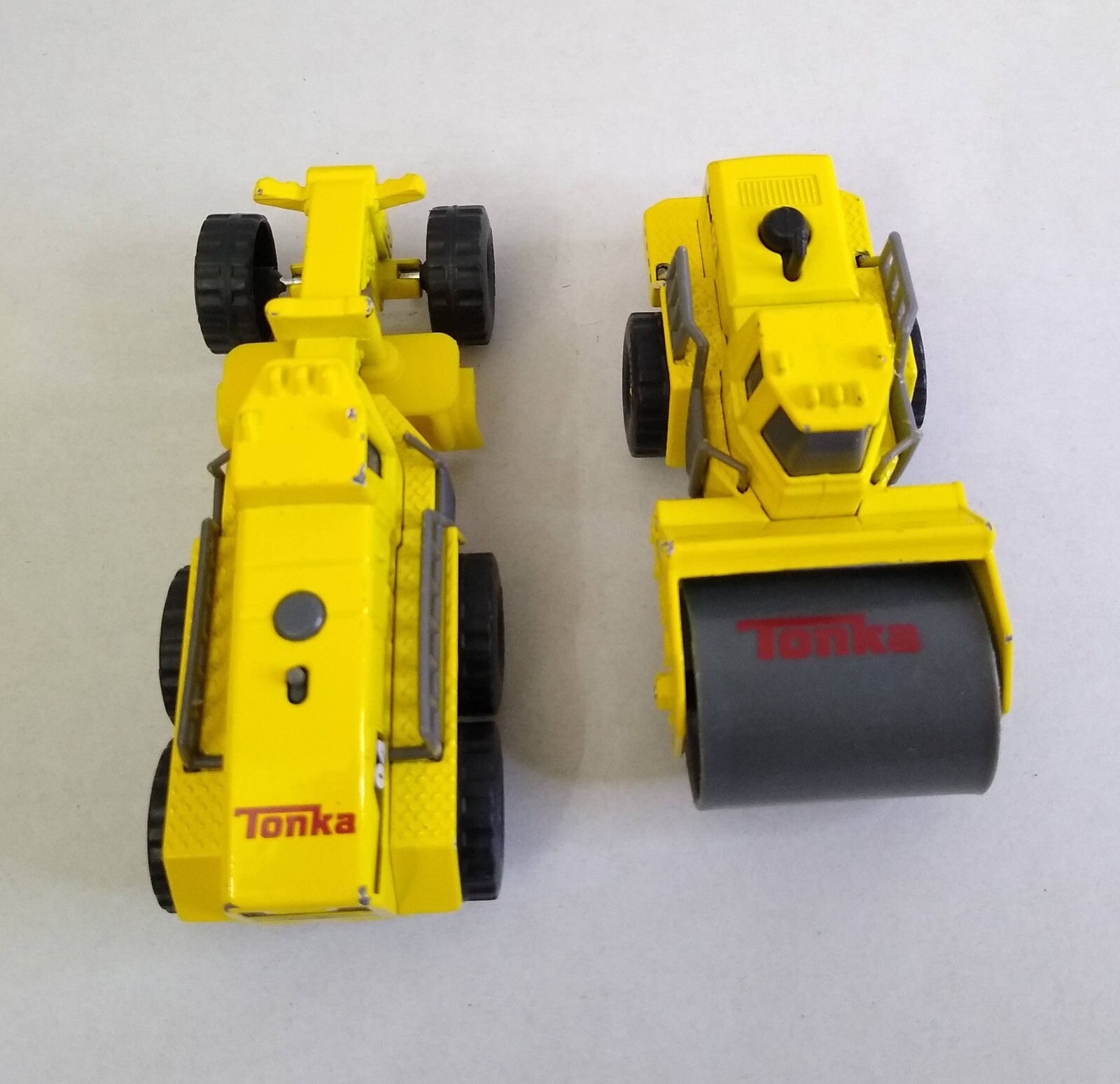 Lot of 2 2016 Hasbro Tonka Diecast Construction Road Grader and Pavement Roller