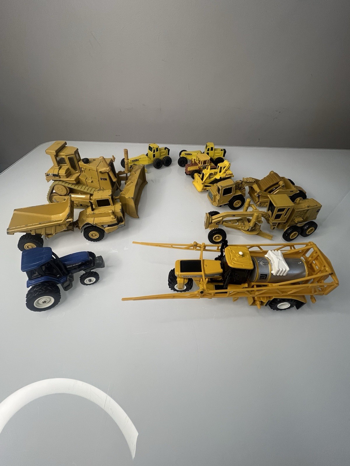 Lot Of Ertl, Tonka, & Hotwheels Construction Vehicles. Bulldozer, Loaders Etc