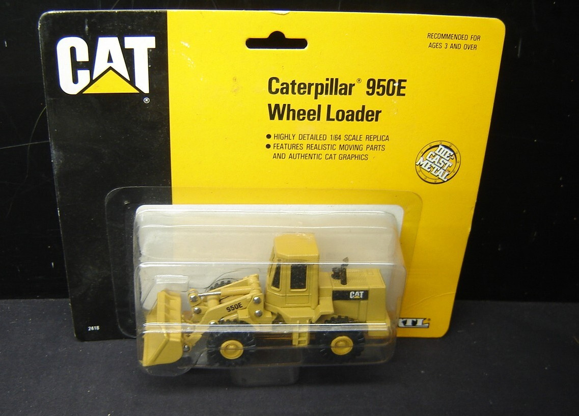 Vintage Construction Cat Caterpillar Wheel Loader 950E ERTL 1:64 on Card 1990