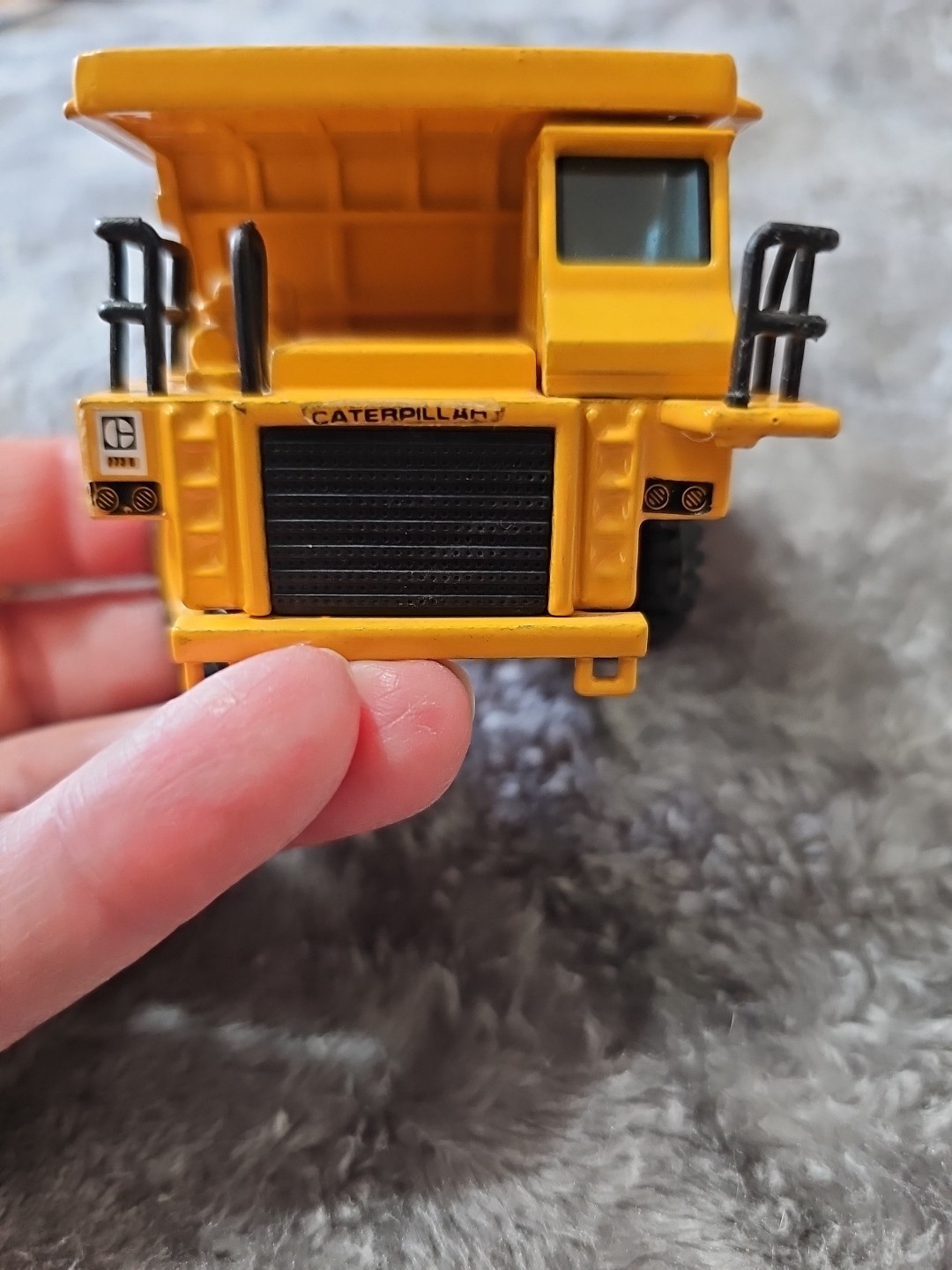 LOT OF 2 Caterpillar Erti-D350D, And 773B Dump Truck Model 2431 1:50 Scale