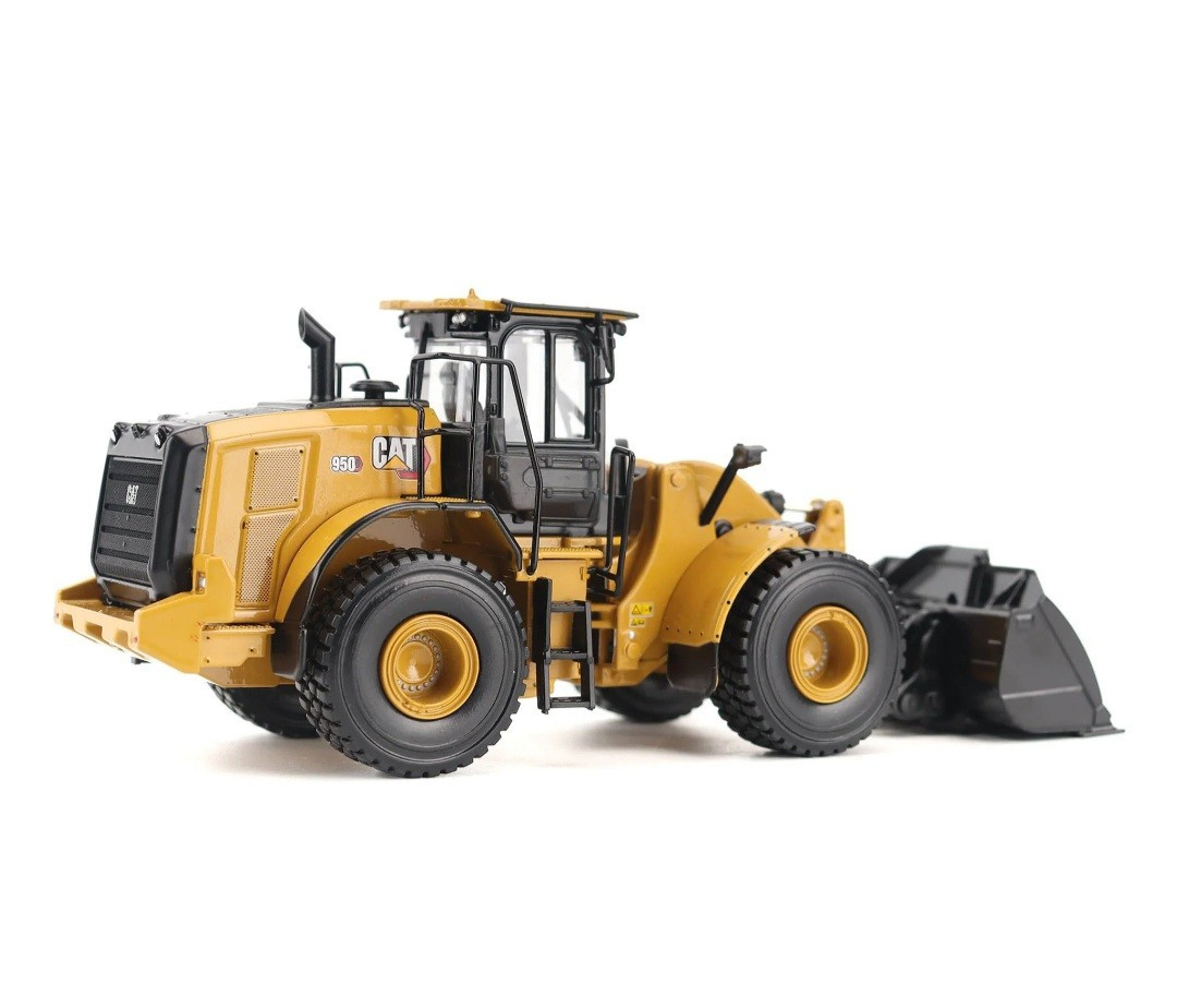 PREORDER expected arrival 3/19 1:50 Diecast Masters Caterpillar 950 Medium Wheel