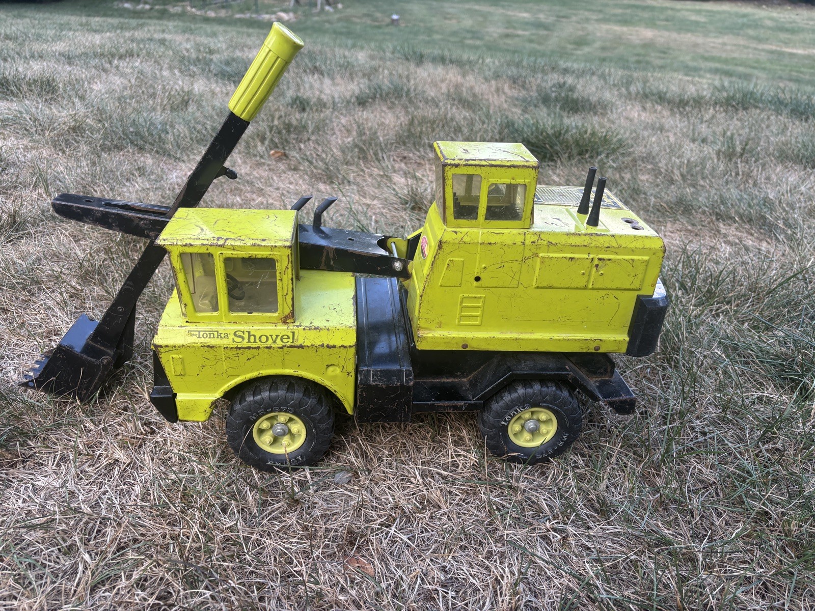 Green Tonka Mighty Shovel 3930 17” Pressed Steel 1970s Vintage Euclid Lime